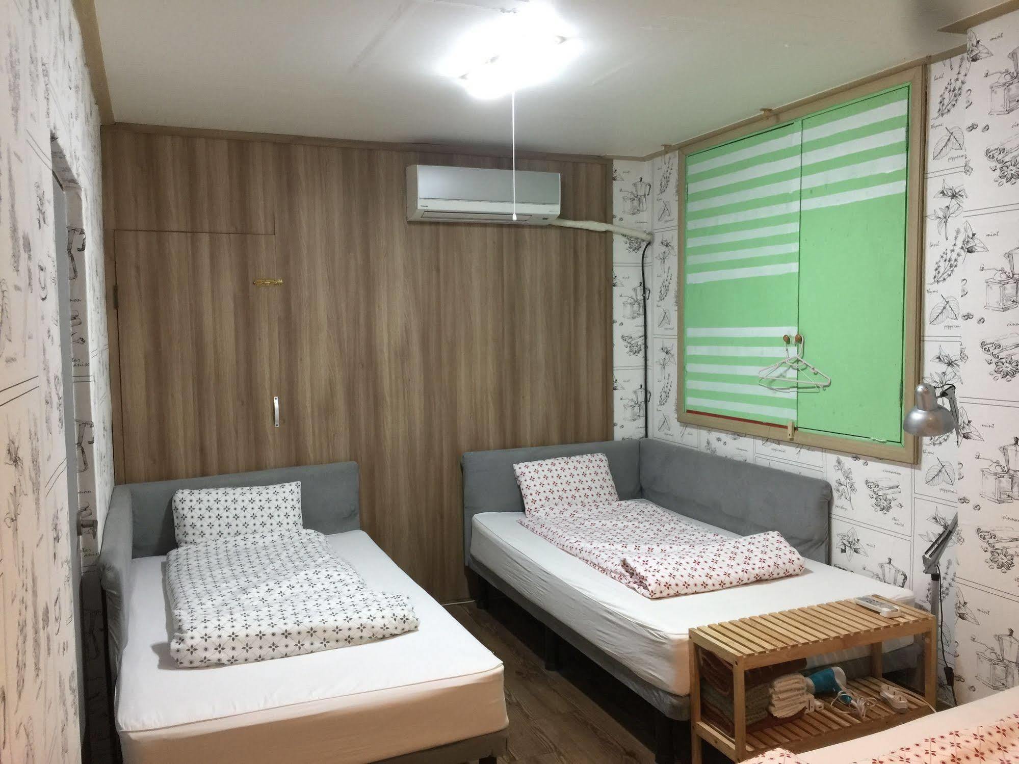 Backpackers In Jeju City Center Exterior photo